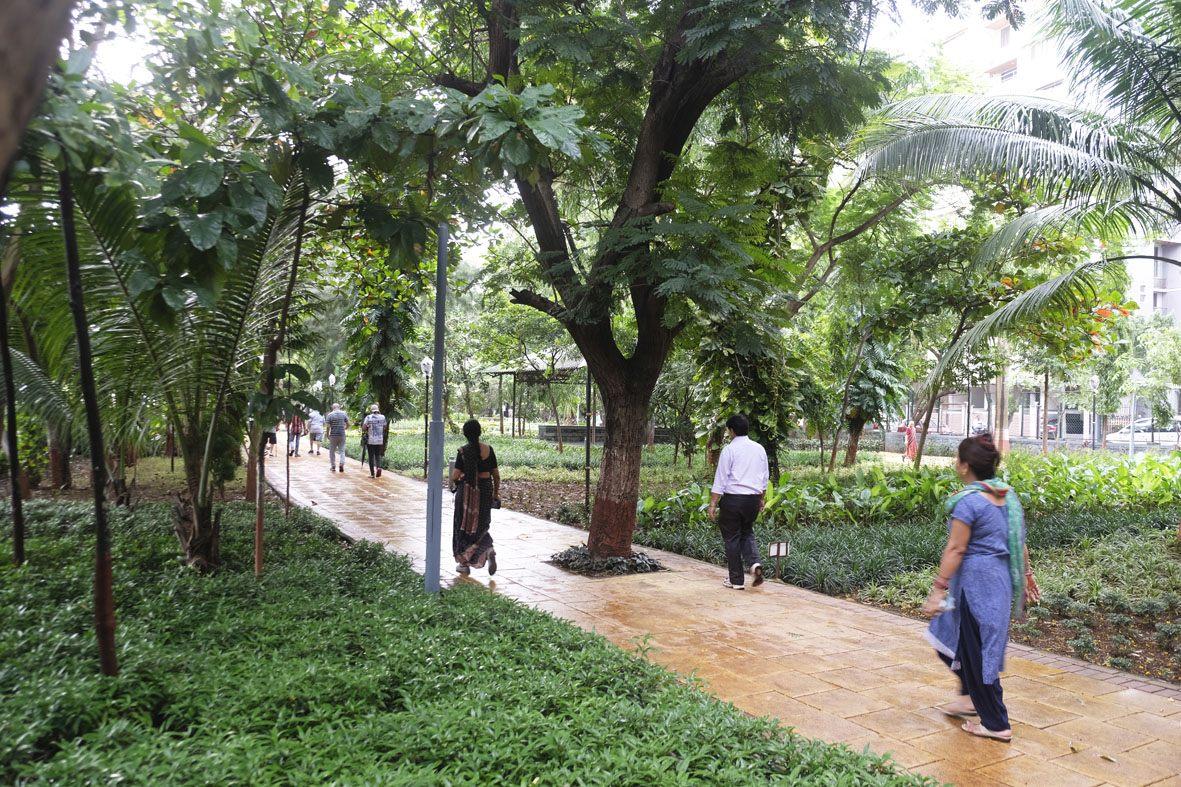 Juhu Garden - slide 3