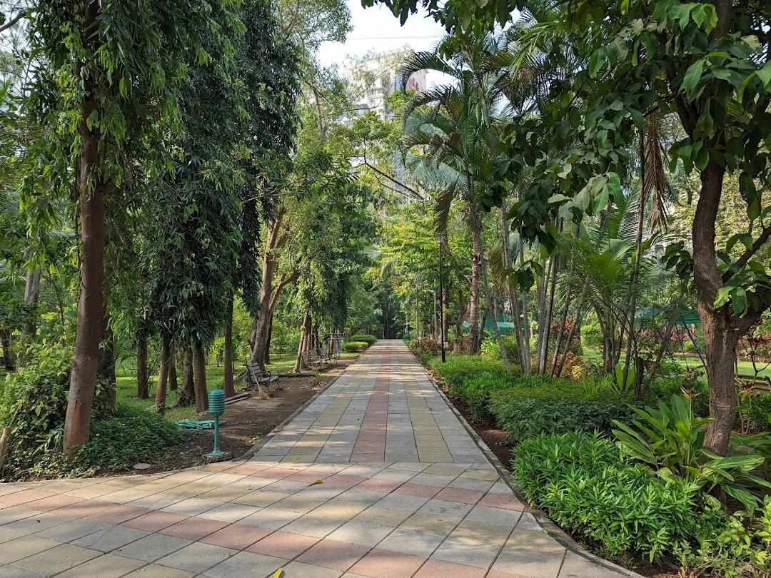 Pratap Ghogale Municipal Recreation Ground & Garden - slide 1