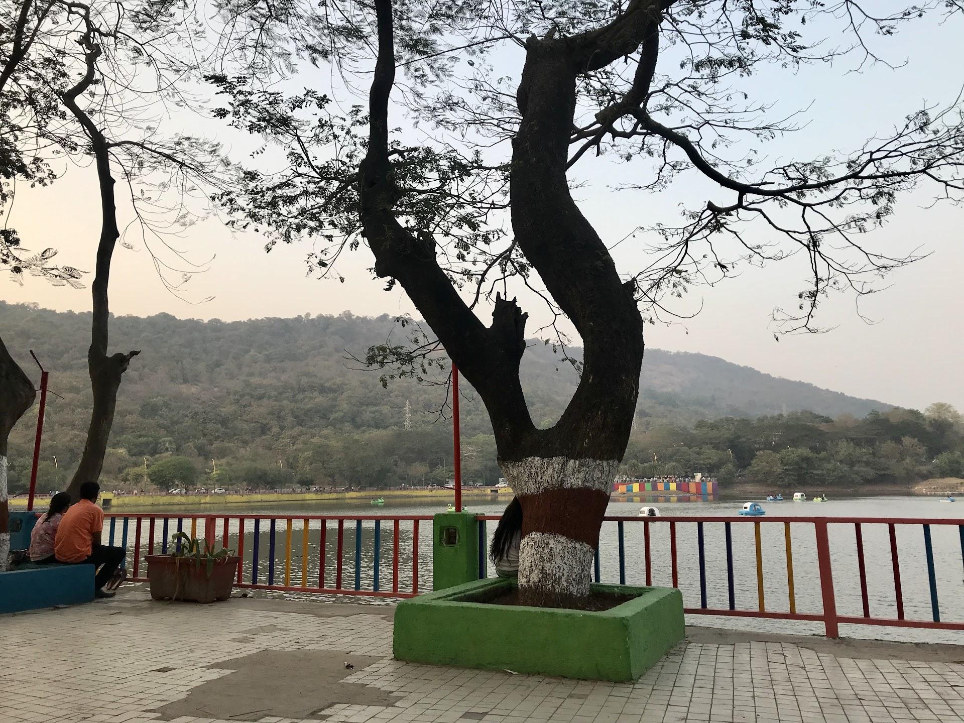 Upvan Lake Garden - slide 3