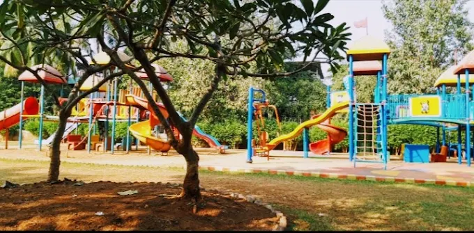 Karamveer Dadasaheb Udyan - slide 1