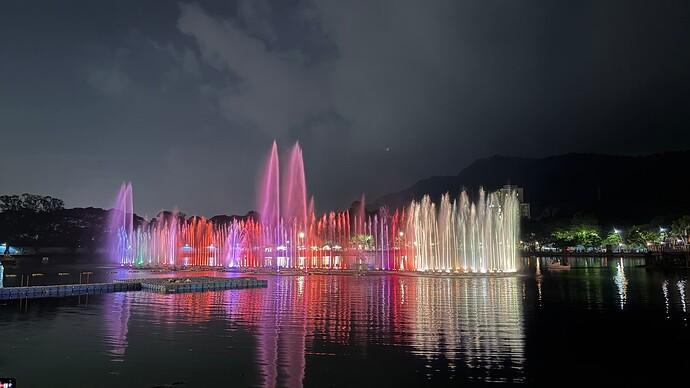 Upvan Lake Garden - slide 4