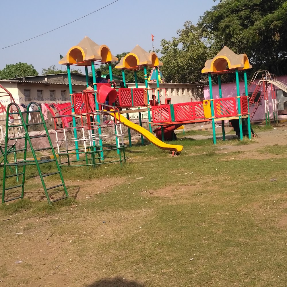 Laxmi Baug Garden - slide 1