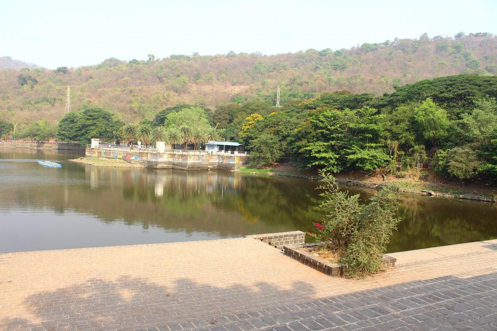 Upvan Lake Garden - slide 2