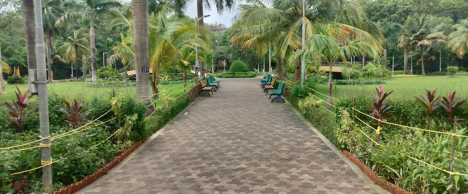 Sheila Raheja Garden - slide 1
