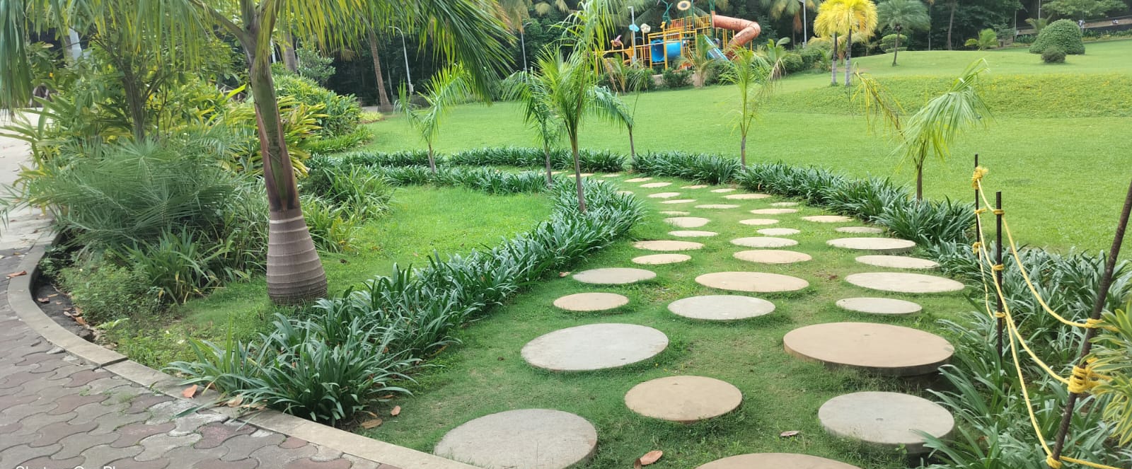 Sheila Raheja Garden - slide 3