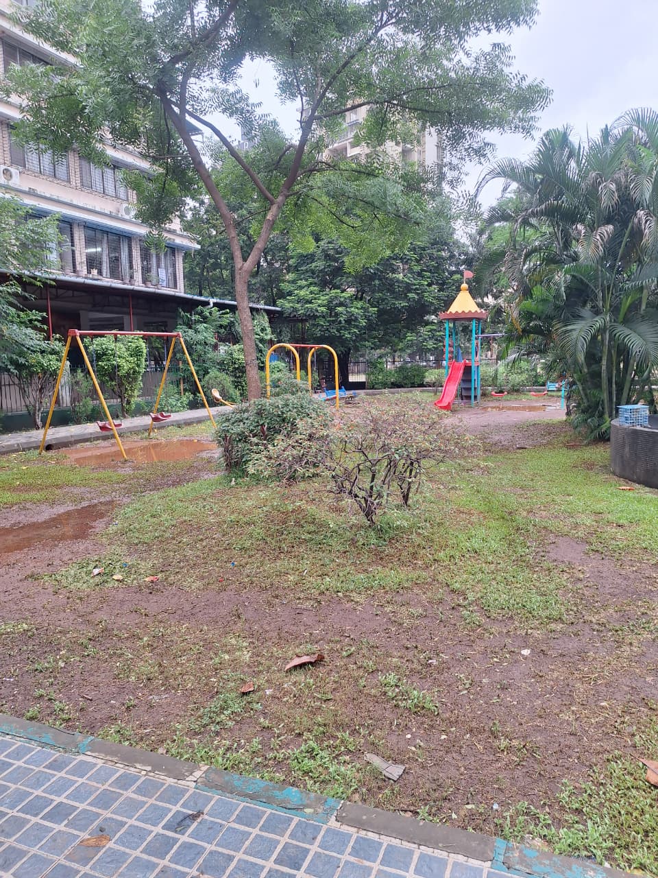 Maasaheb Meenatai Thackeray park - slide 5