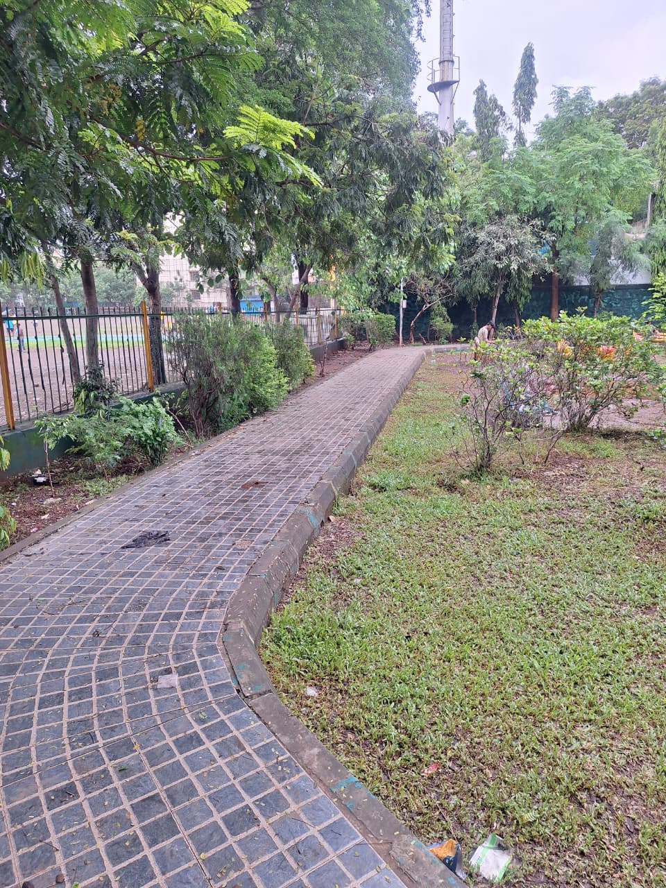 Maasaheb Meenatai Thackeray park - slide 6