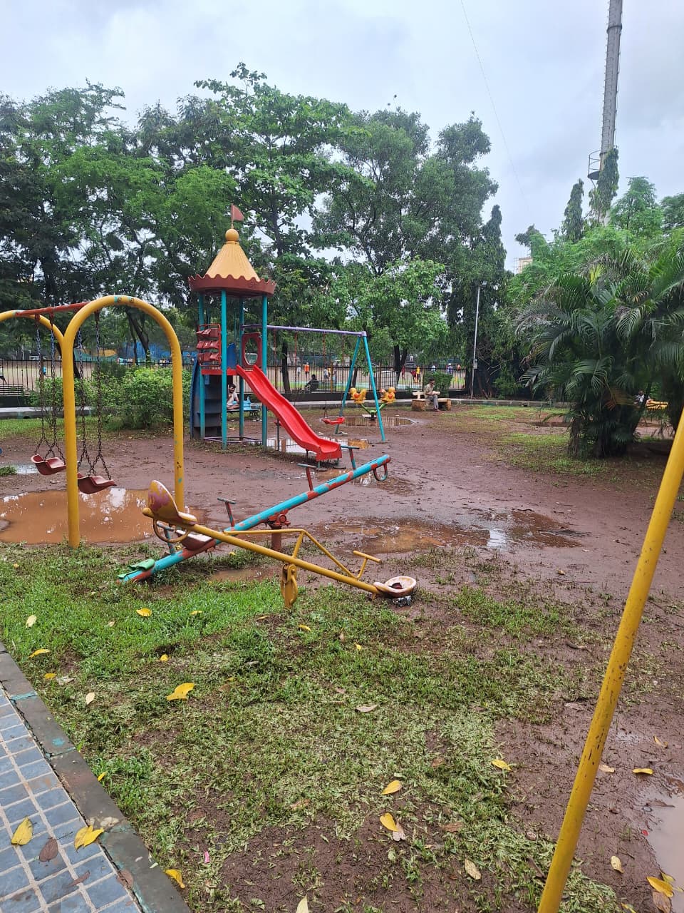 Maasaheb Meenatai Thackeray park - slide 2