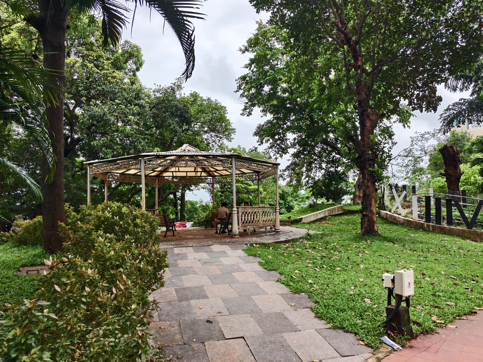 Kamala Nehru Park - slide 4